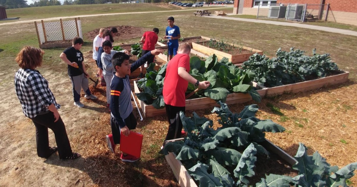 The 2022 Youth Garden Grant Supporting Educational Programs Leaders